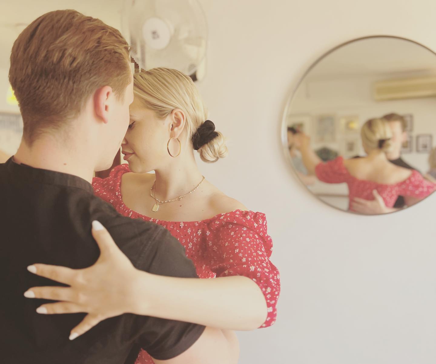 Amazing dancing souls sharing Tango with us!